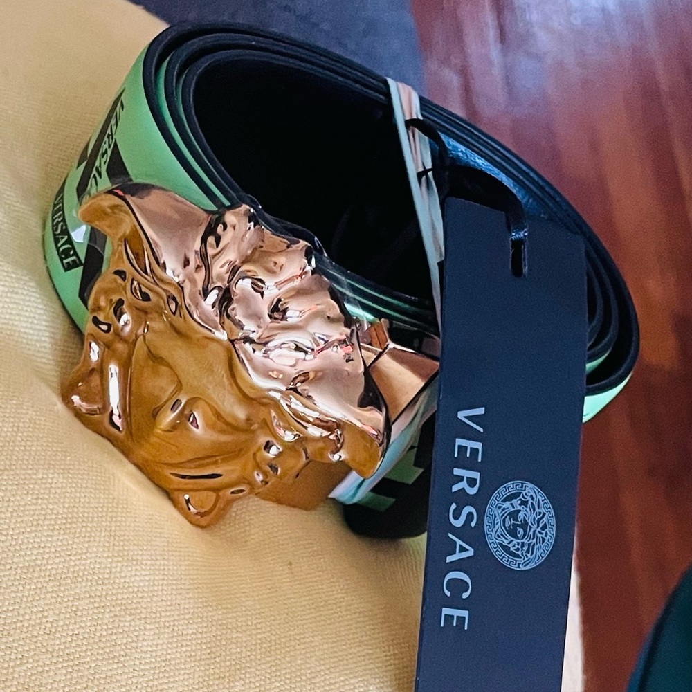 ‼️SOLD‼️ Reversible Versace belt retails for 598 size 32